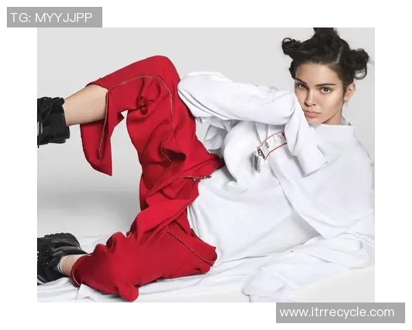 足球明星与超模携手展现魅力共同演绎时尚与运动的完美结合广告语 足球明星与超模携手展现魅力共同演绎时尚与运动的完美结合广告语