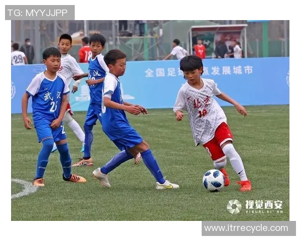 足球明星与小孩互动趣味视频引发热议网友纷纷点赞评论不断