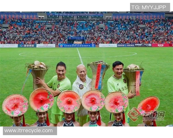 足球明星与老年人共舞绿茵场精彩瞬间视频分享 足球明星与老年人共舞绿茵场精彩瞬间视频分享