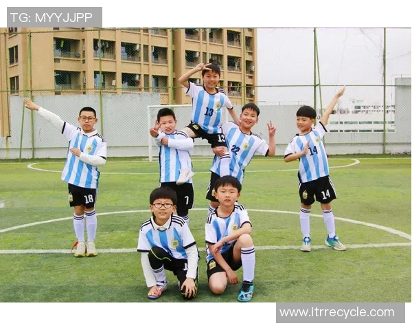 足球明星与孩子们的搞笑日常瞬间大集合欢乐无限笑声不断