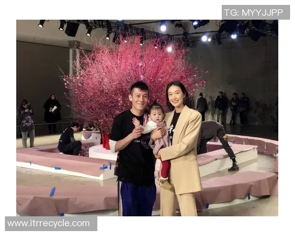 足球明星与爱妻的甜蜜故事谁才是真正的宠妻狂魔