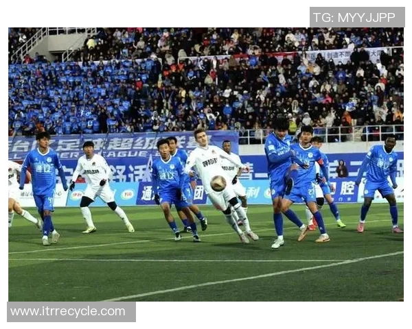 足球明星为勇士加油助威视频展现团结力量与激情瞬间 足球明星为勇士加油助威视频展现团结力量与激情瞬间