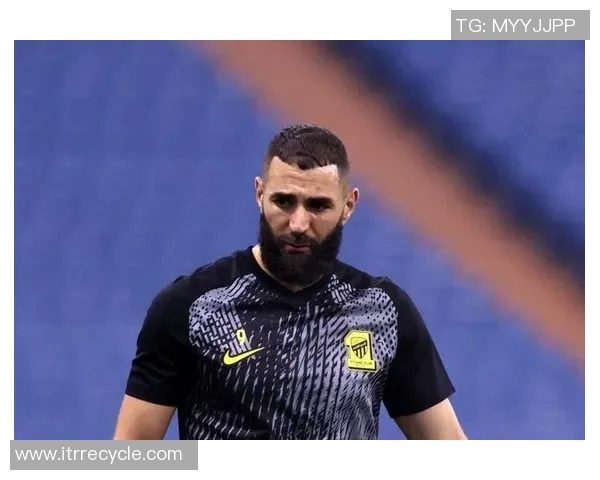 足球明星为何能吸引全球瞩目成就与魅力背后的秘密解析