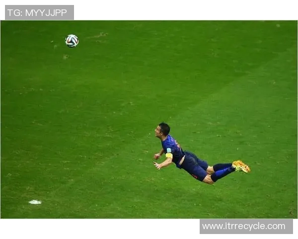 足球明星精彩瞬间绕杆射门技术展示与解析 足球明星精彩瞬间绕杆射门技术展示与解析